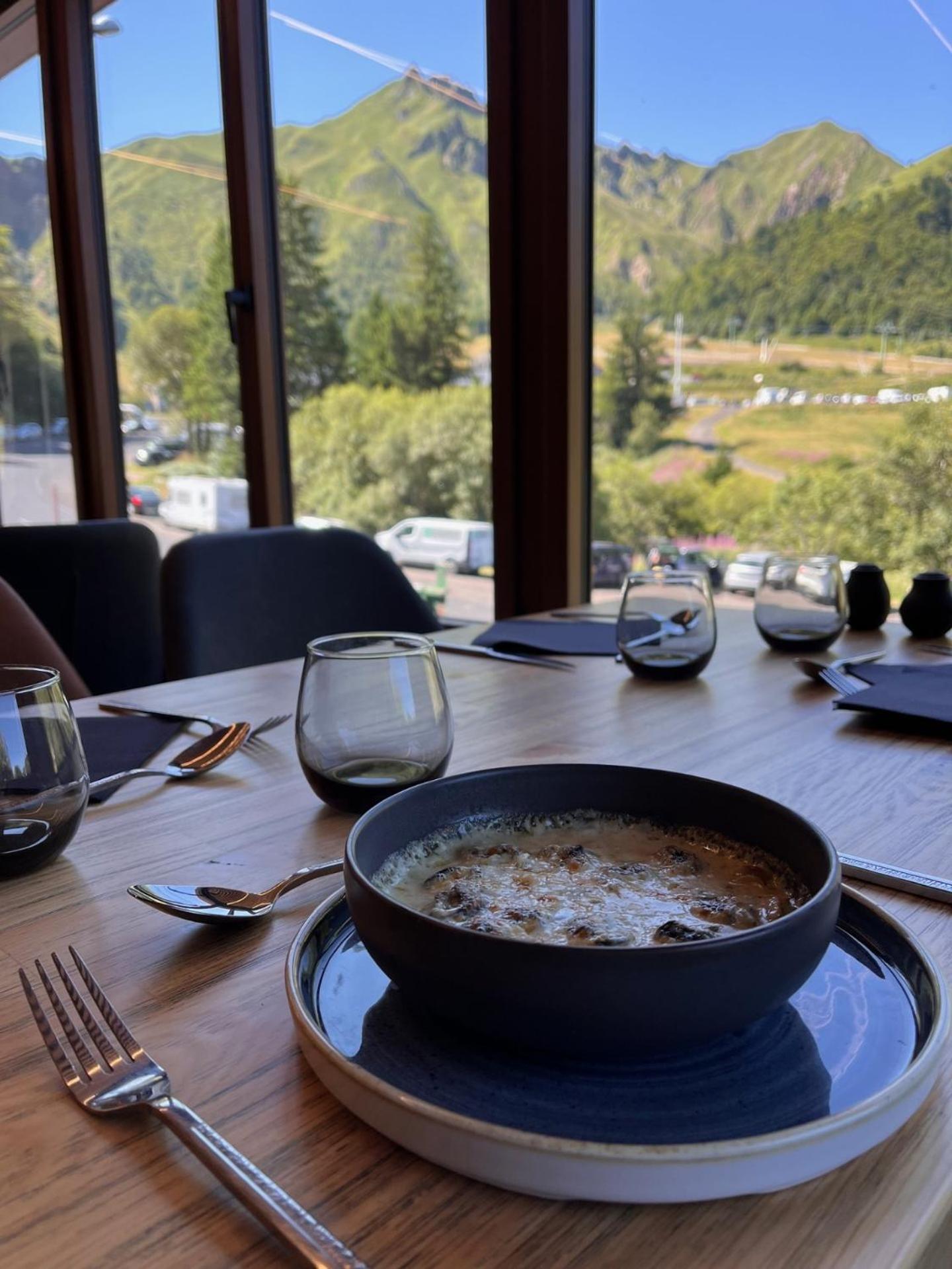 Hotel Du Puy Ferrand , Restaurant La Table De L'Ours Le Mont-Dore Buitenkant foto