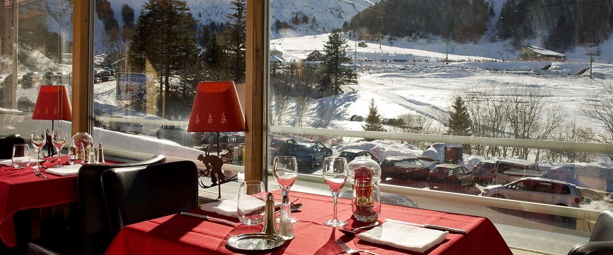 Hotel Du Puy Ferrand , Restaurant La Table De L'Ours Le Mont-Dore Buitenkant foto